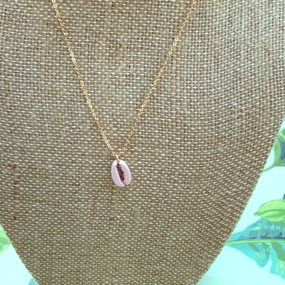 Pink seashell necklace - Picture 2 of 5